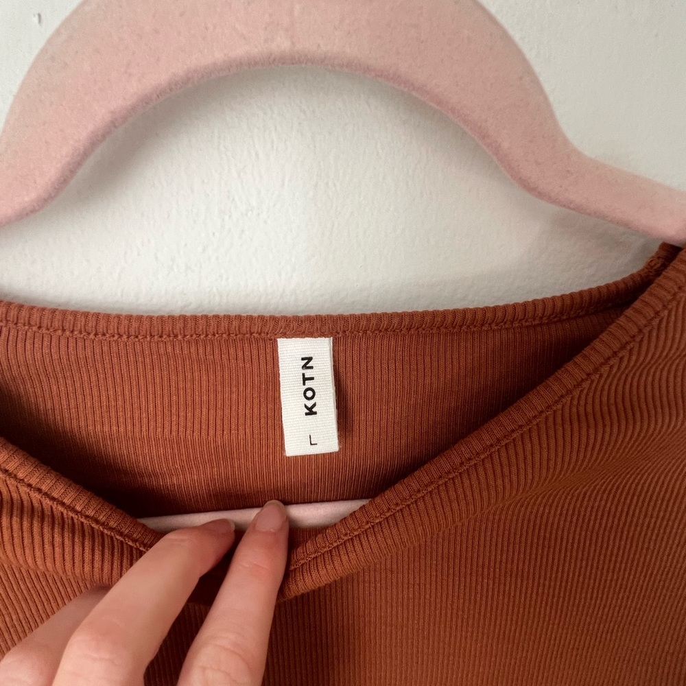 Kotn Orange crop top -size Large